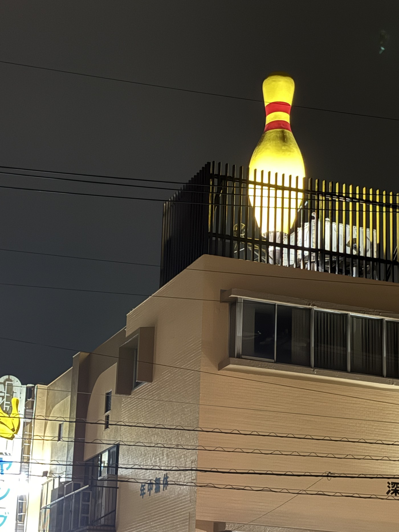 いまも空を突いている、一本のピン。（筆者撮影）