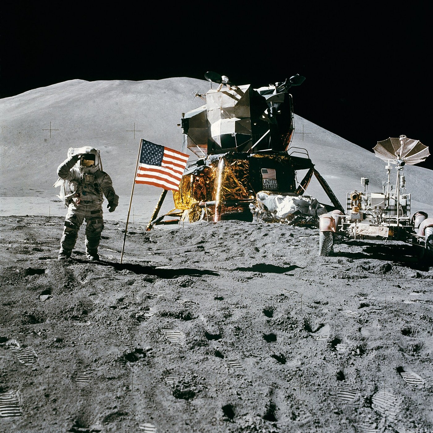 アポロ15号が初めて使った月面車。月の上を、車が走った。（Photo: NASA / パブリックドメイン）