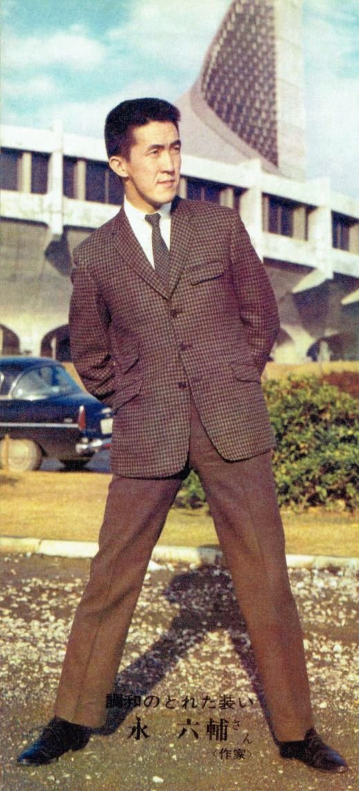 永六輔さん(1966年)。(婦人生活社『婦人生活』1966年2月号より/パブリックドメイン, via Wikimedia Commons)
