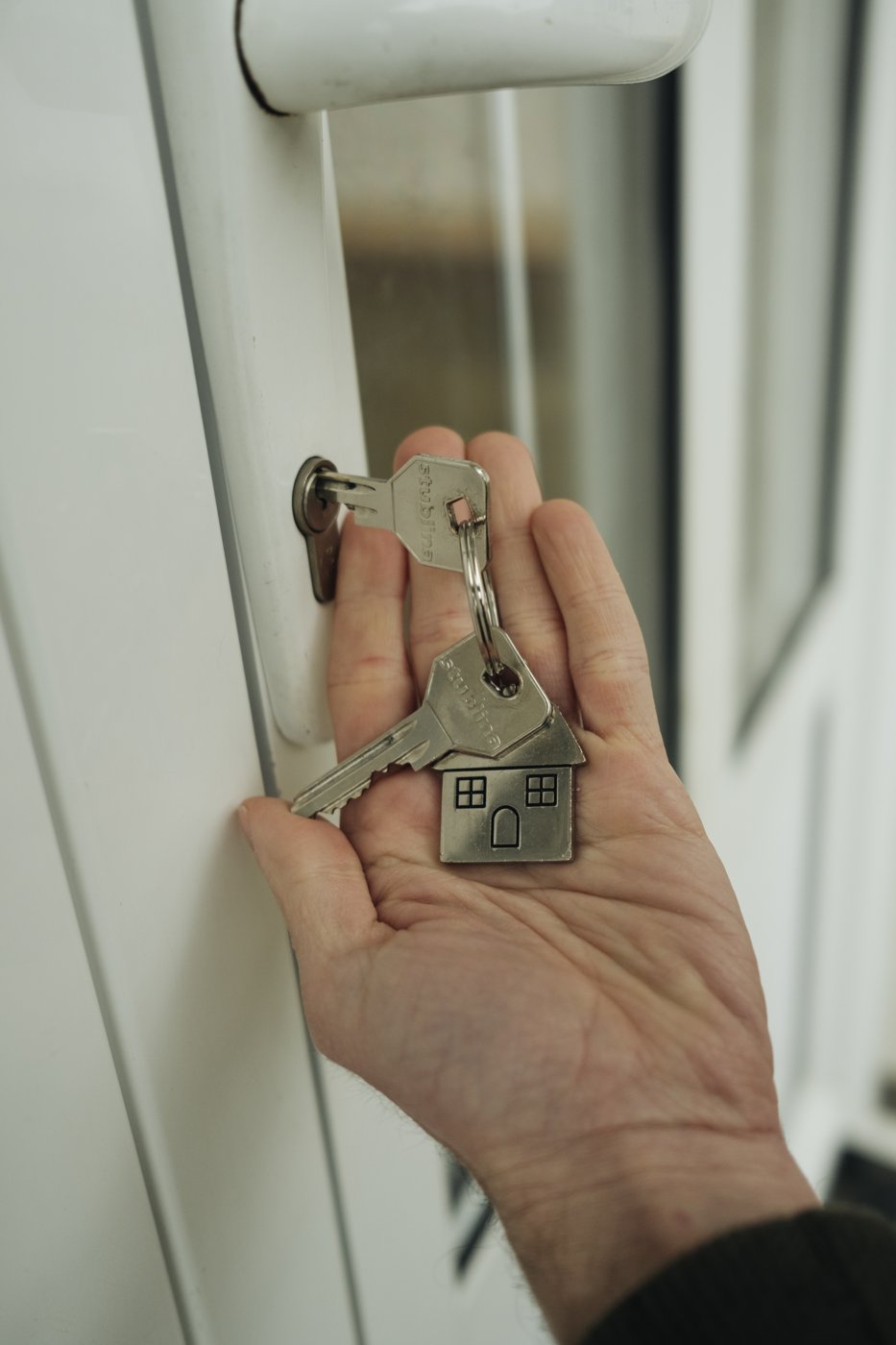 住む家から、貸す家へ。この鍵を手渡した日、私は気づけば「大家」になっていた。（Photo: CC BY 2.0, via Wikimedia Commons）