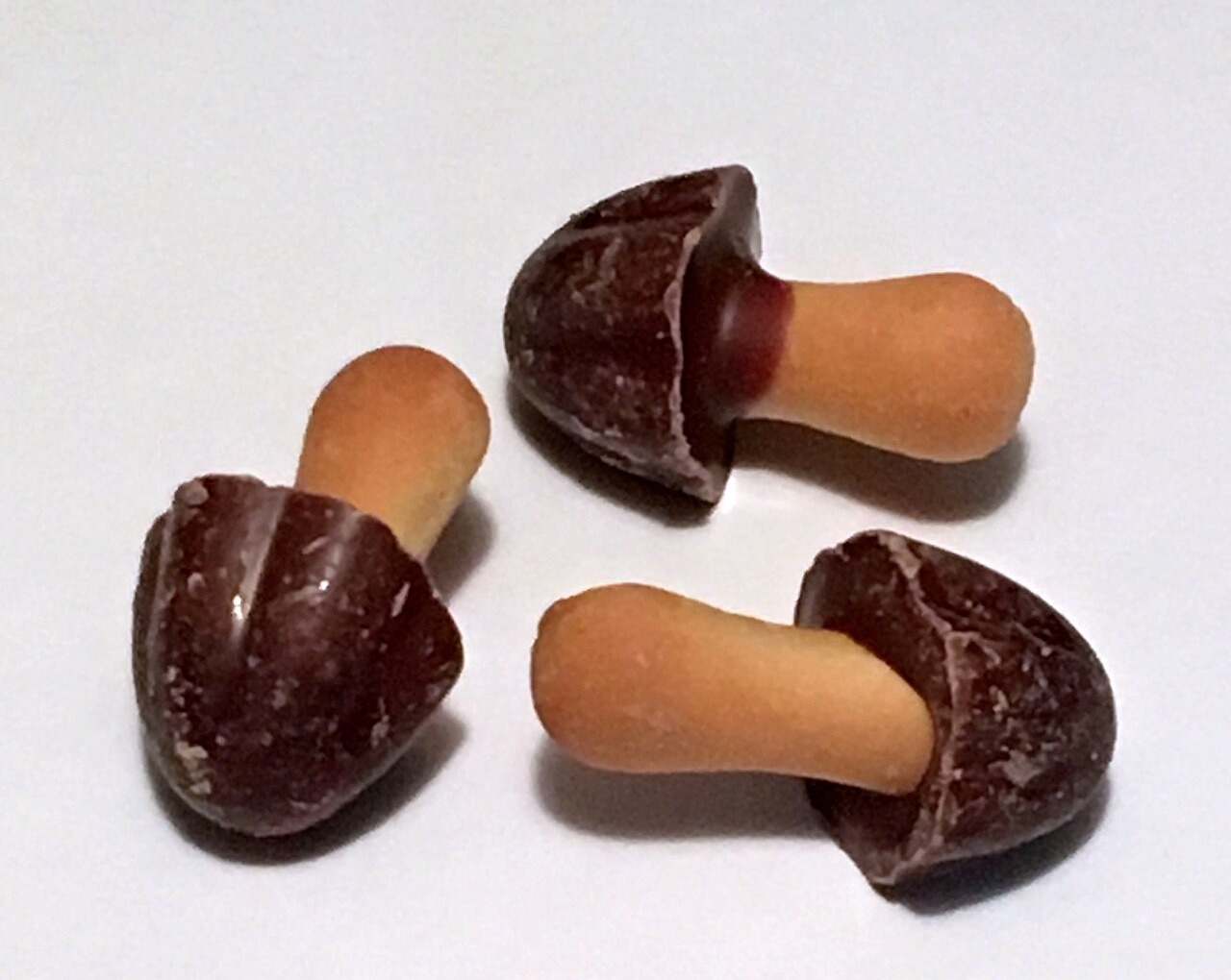 きのこの山。傘はチョコレート、軸はクラッカー。(Photo: CC0, via Wikimedia Commons)