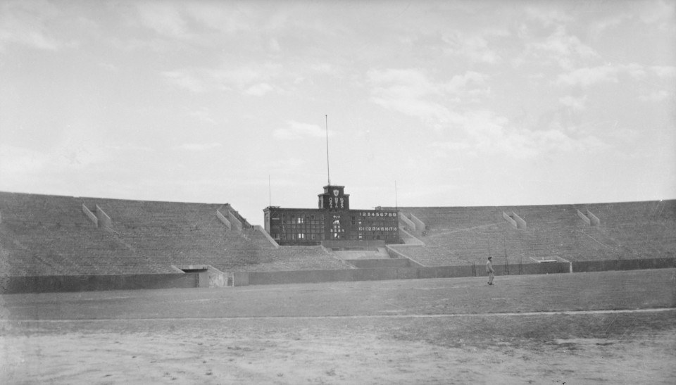 甲子園球場（1947年ごろ）。江夏の354個目は、この球場で生まれた。（Photo: パブリックドメイン, via Wikimedia Commons）