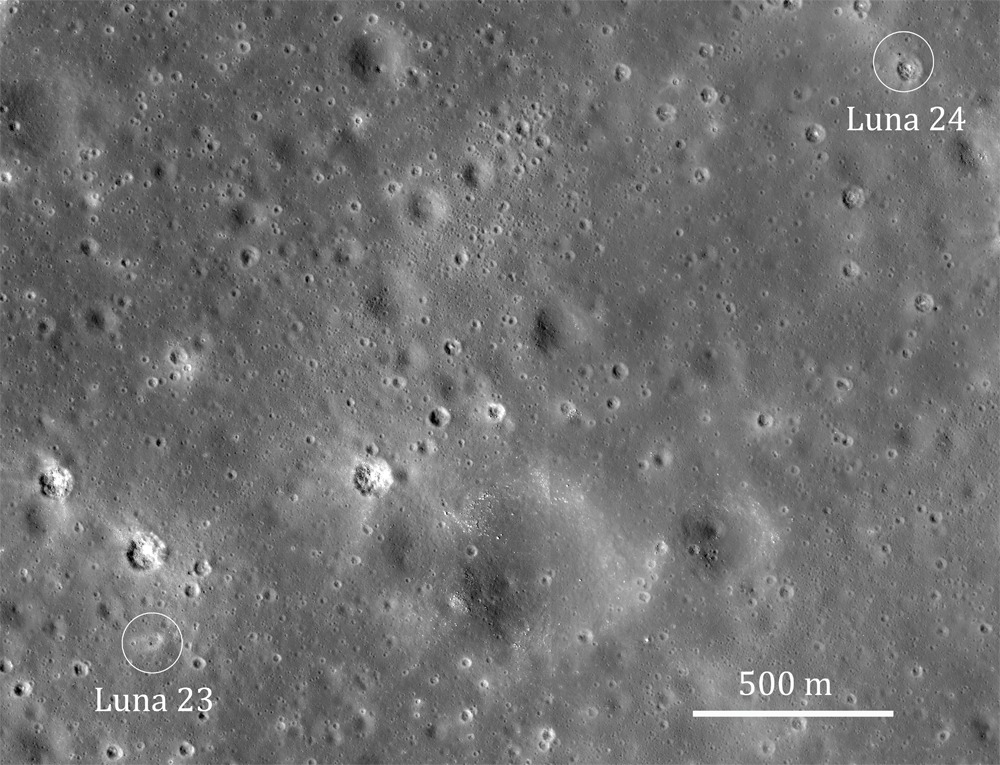「危難の海」。左下がルナ23号、右上がルナ24号の着陸地点。(Photo: NASA / LRO, パブリックドメイン, via Wikimedia Commons)