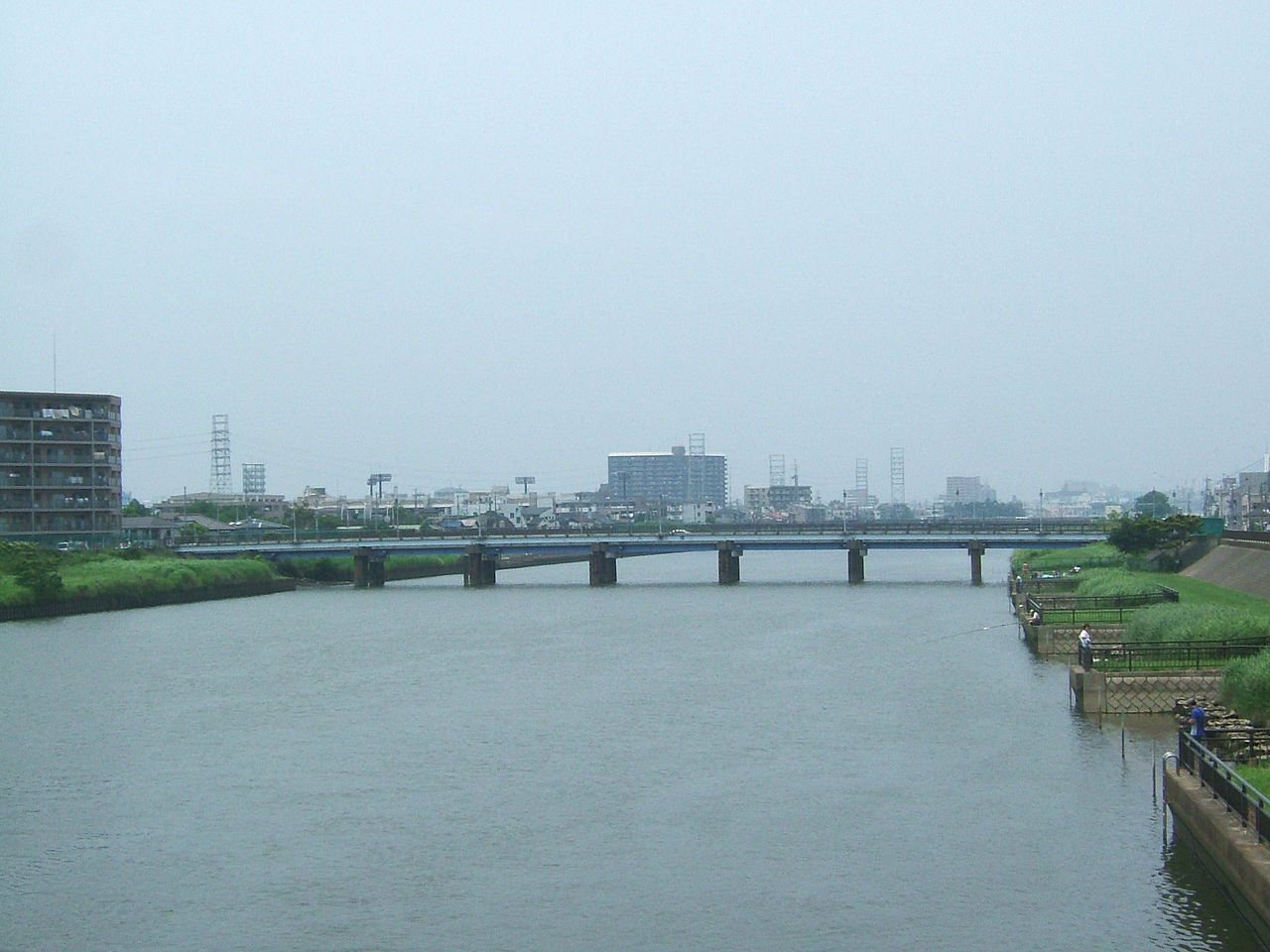 葛飾を流れる川。当時、ここで泳ごうとは思わなかった。(Photo: CC BY 2.5, via Wikimedia Commons)
