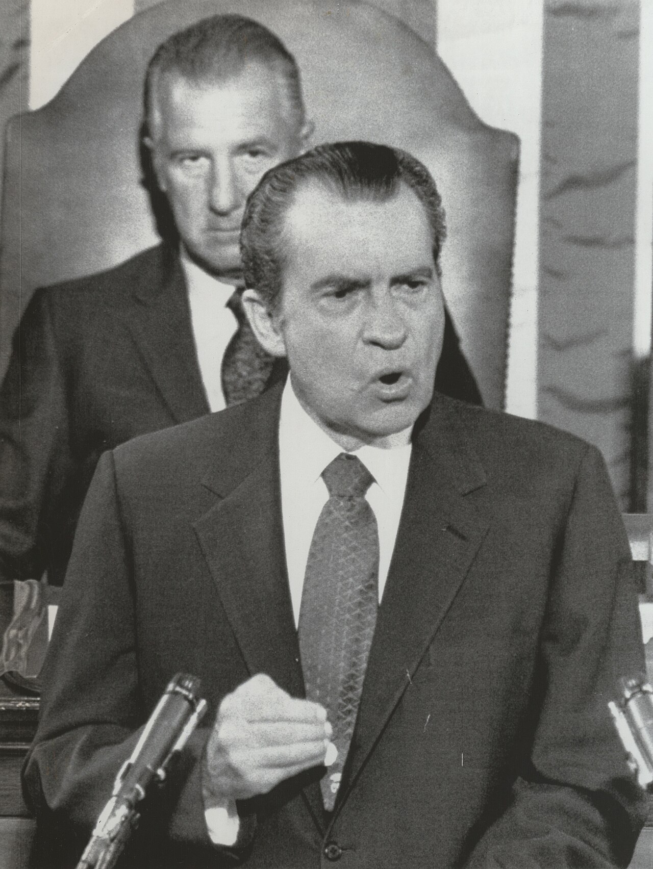 1971年9月9日、新経済政策について議会で演説するニクソン大統領。8月15日のドルと金の交換停止は、この一連の政策の柱でした。(Photo: UPI/パブリックドメイン, via Wikimedia Commons)