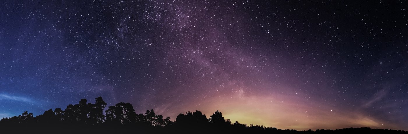 夏の夜空。あの頃の私たちは、灰色の雲のずっと向こうに、何かがいると本気で信じていた。（Photo: Mathias Krumbholz / CC BY-SA 3.0, via Wikimedia Commons）