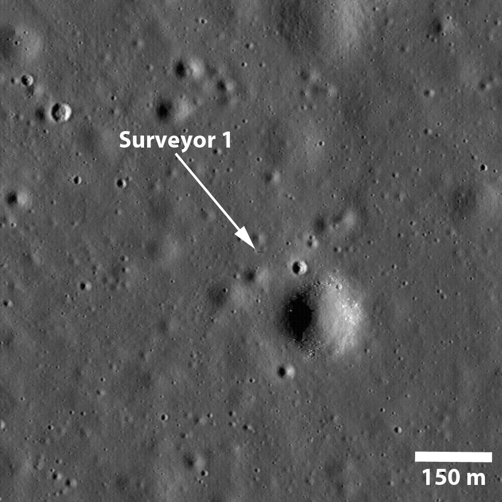 サーベイヤー1号（月面軟着陸機）を月周回軌道上から撮影した画像