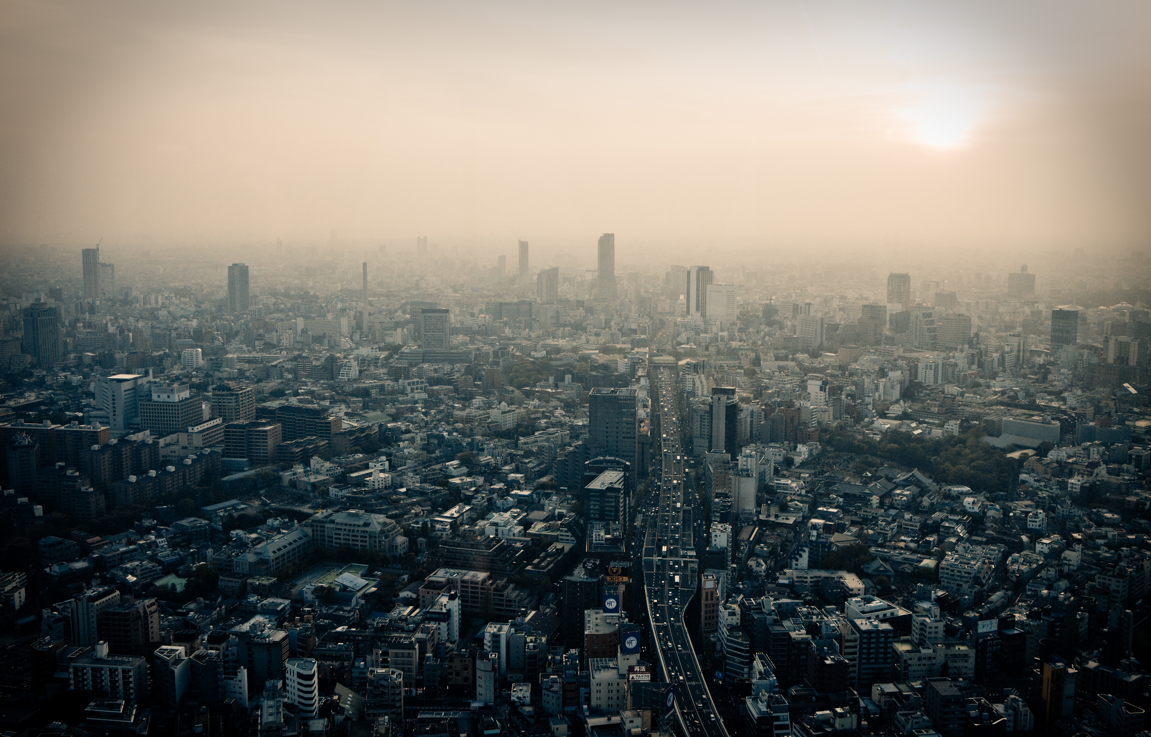 昭和の東京を覆ったスモッグ。空撮するとよくわかる、あの白いもや。