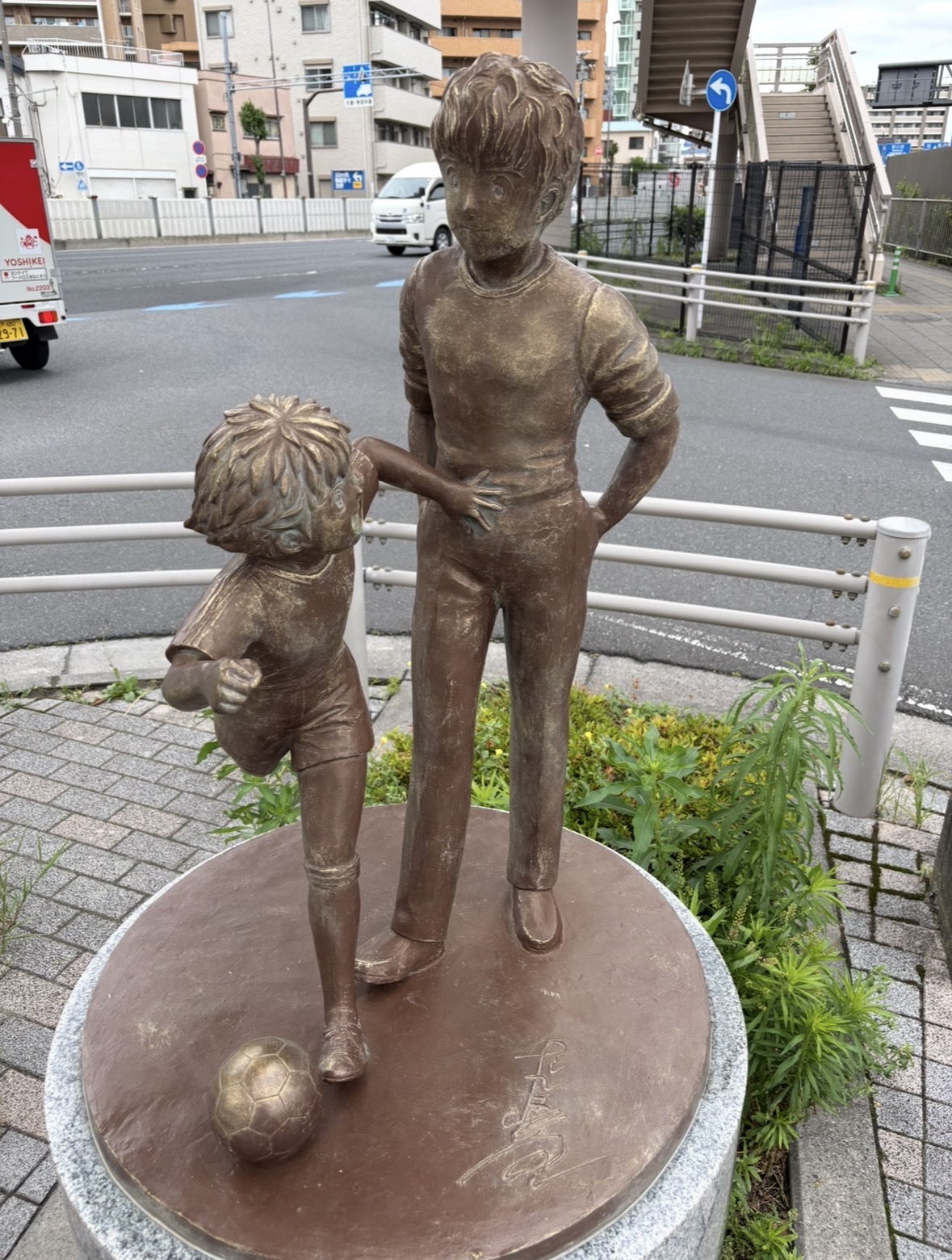 大空翼。人差し指を天に向けて。「ボールは友達」と言いながら、頂点を目指すあの眼差し。