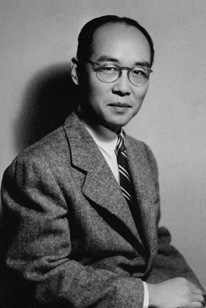 湯川秀樹(1949年11月)。ノーベル賞受賞が決まったころの写真です。(Photo: 朝日新聞社/パブリックドメイン, via Wikimedia Commons)