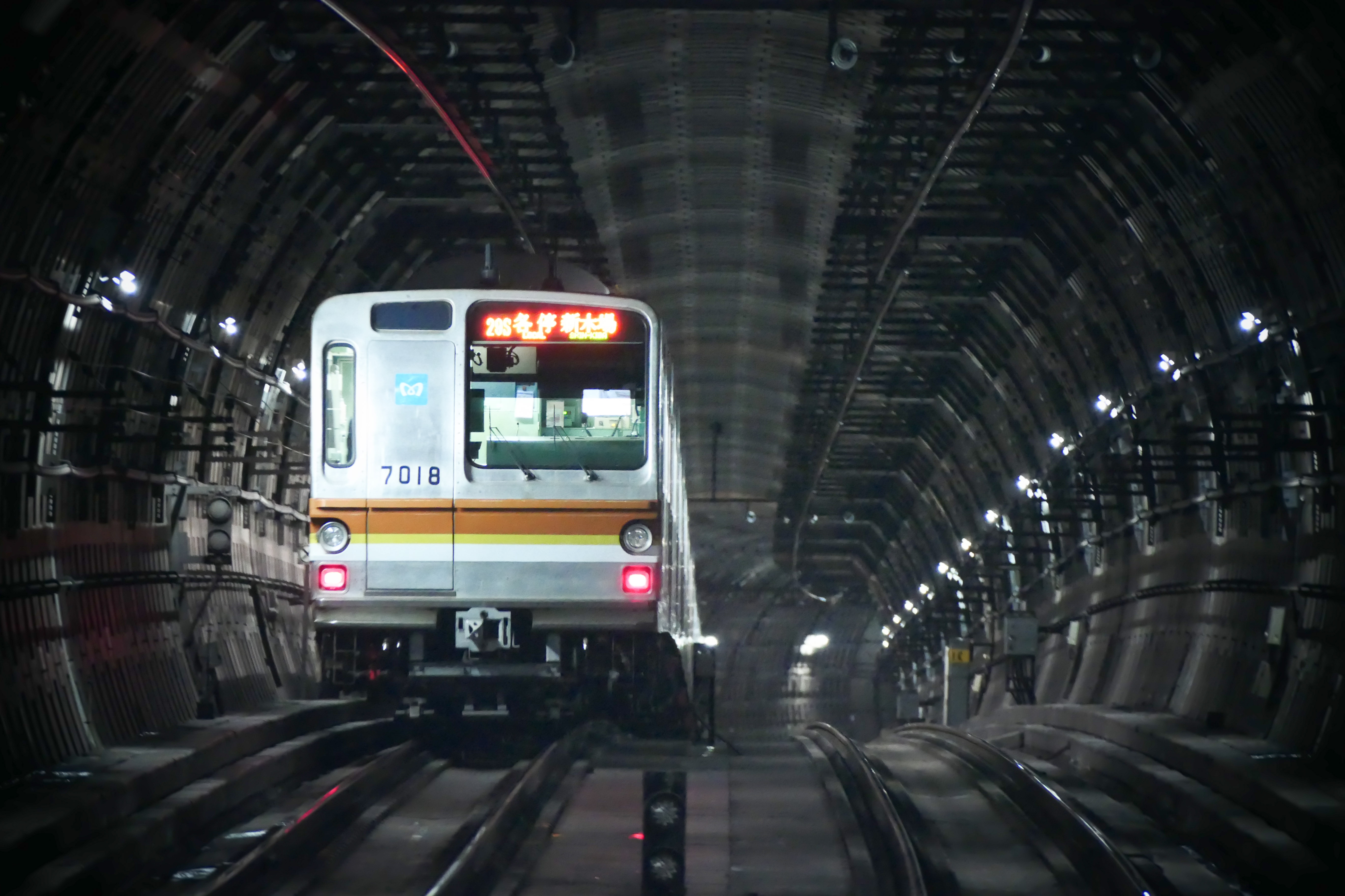 有楽町線を走っていた7000系電車。黄色いラインカラーが、あの路線図の「黄色い線」そのものだった。